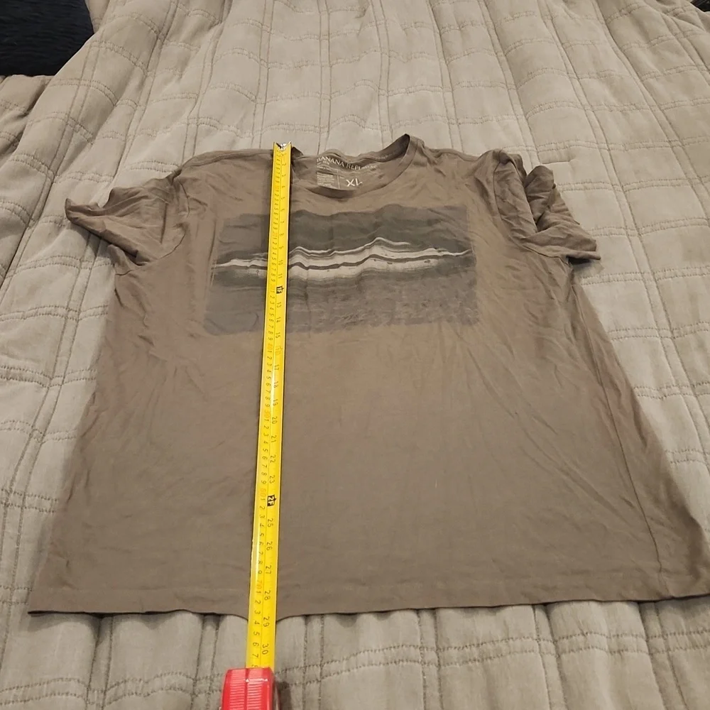 Banana Republic Men's Taupe Graphic Tee Size XL!